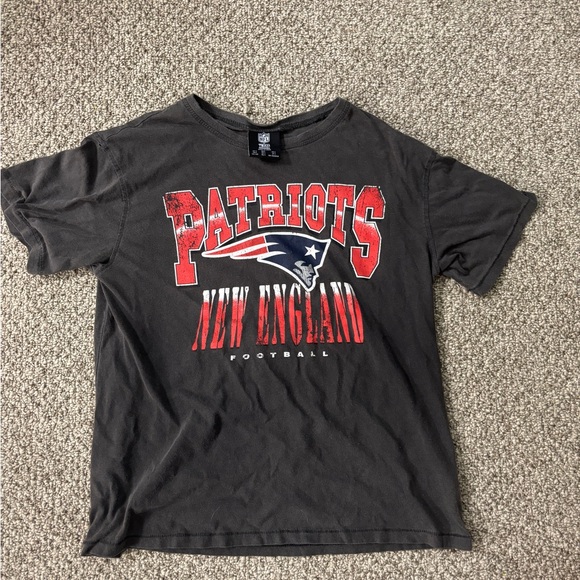 NFL Patriots T-Shirt - Black and Red - Size S - Picture 1 of 3